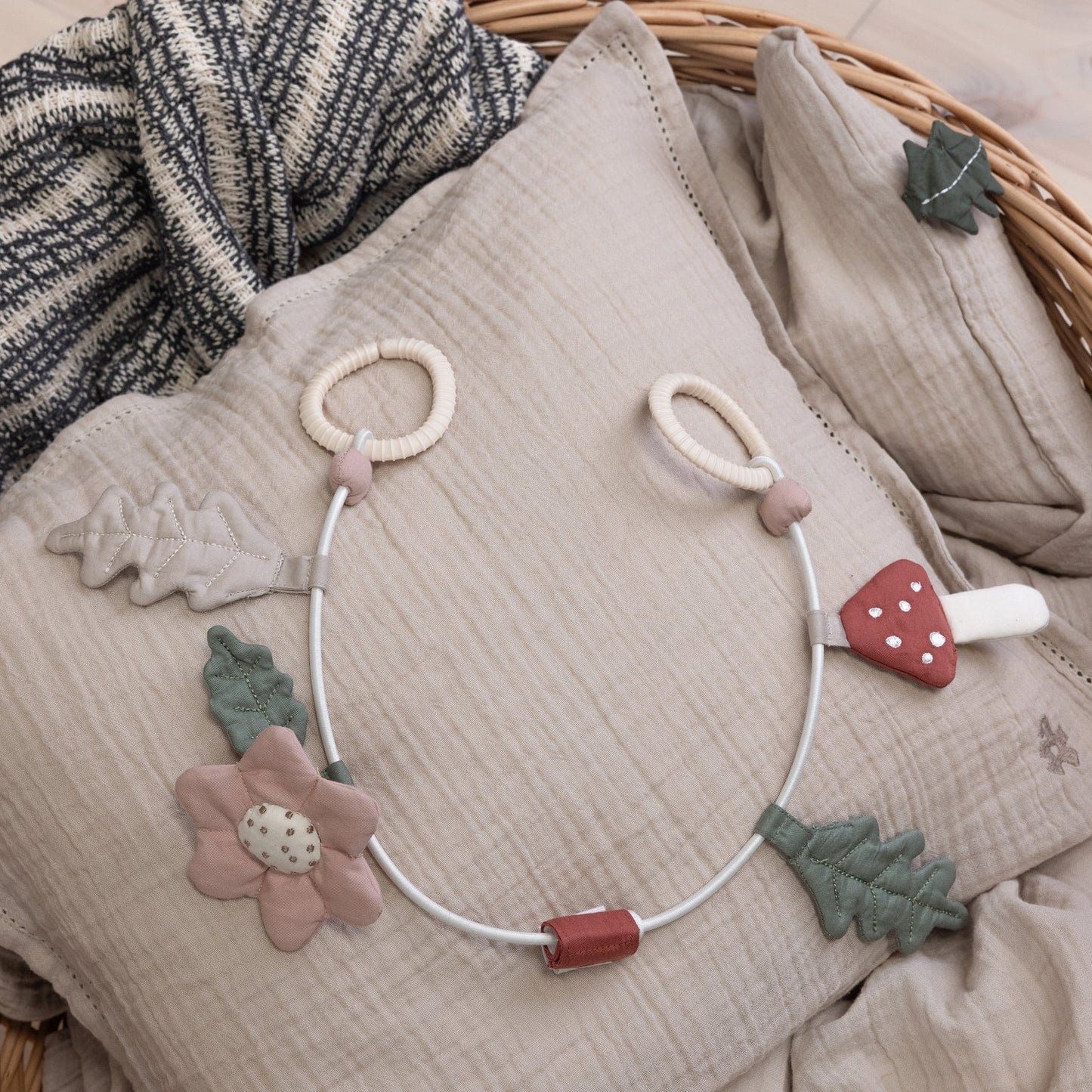 Sebra - Pram chain, organic cotton, leaf/mushroom/ flower