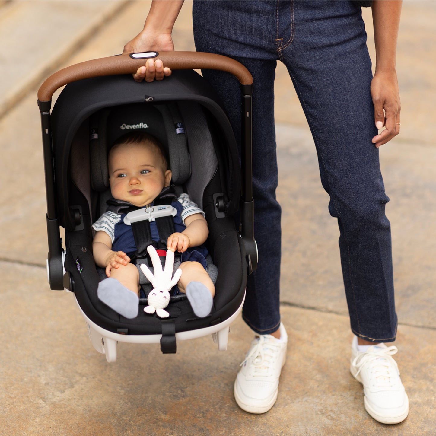 Evenflo - Gold Shyft DualRide with Carryall Storage Infant Car Seat and Stroller Combo - Onyx Black