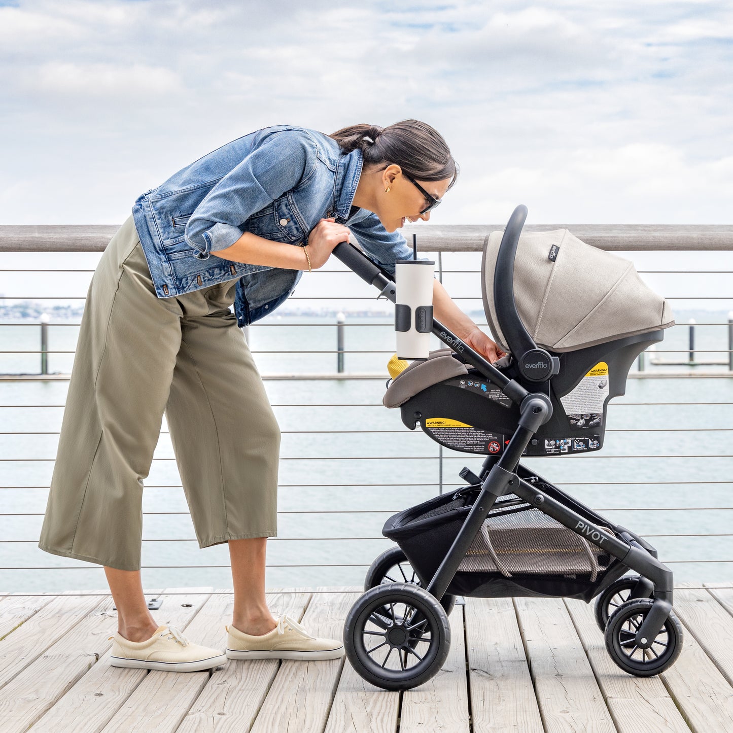 Evenflo - Pivot Modular Travel System with LiteMax Infant Car Seat - Desert Tan