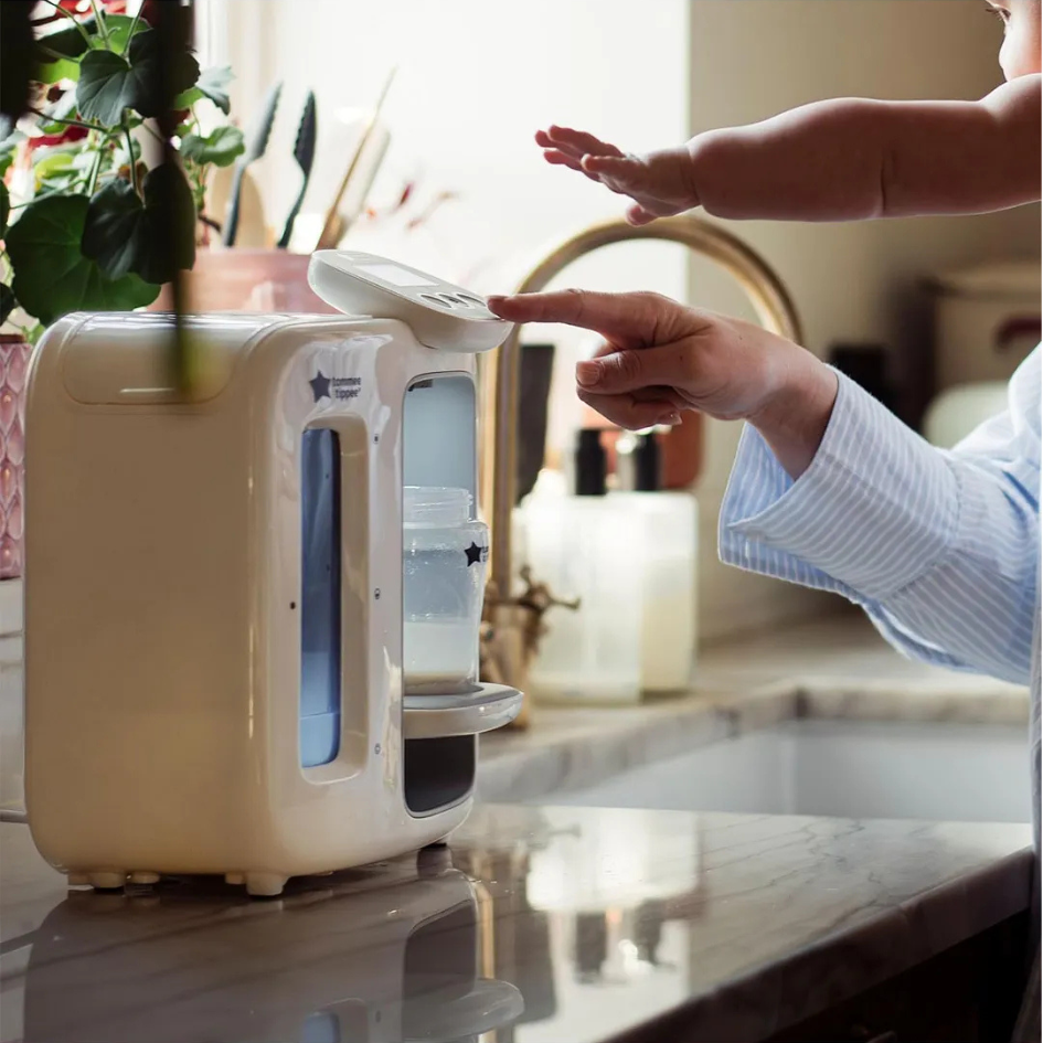 Tommee Tippee - Ultimate Formula Feeding Kit Black - Steriliser, Prep Machine, Anti-Colic & Natural Bottles, Soothers