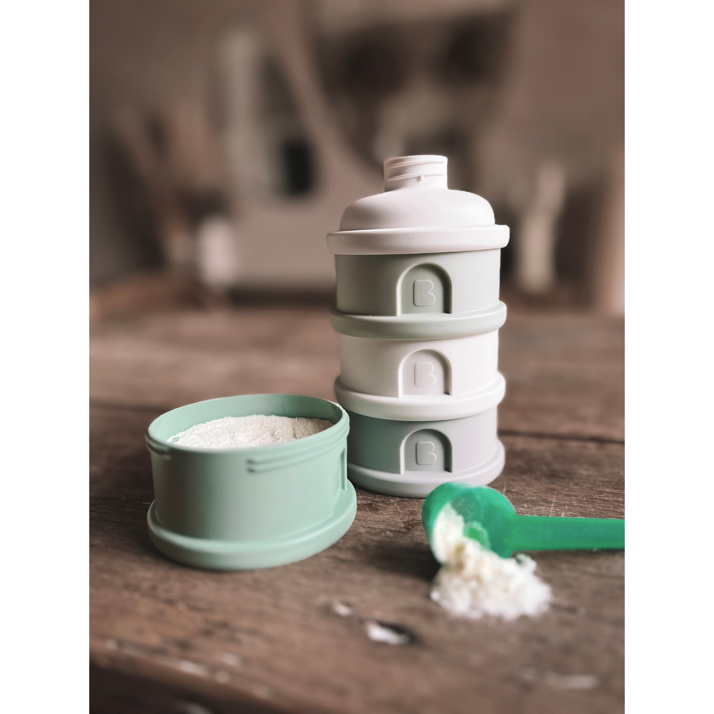 Beaba - Formula Milk Container - 4 Compartments - Cotton white/Sage green