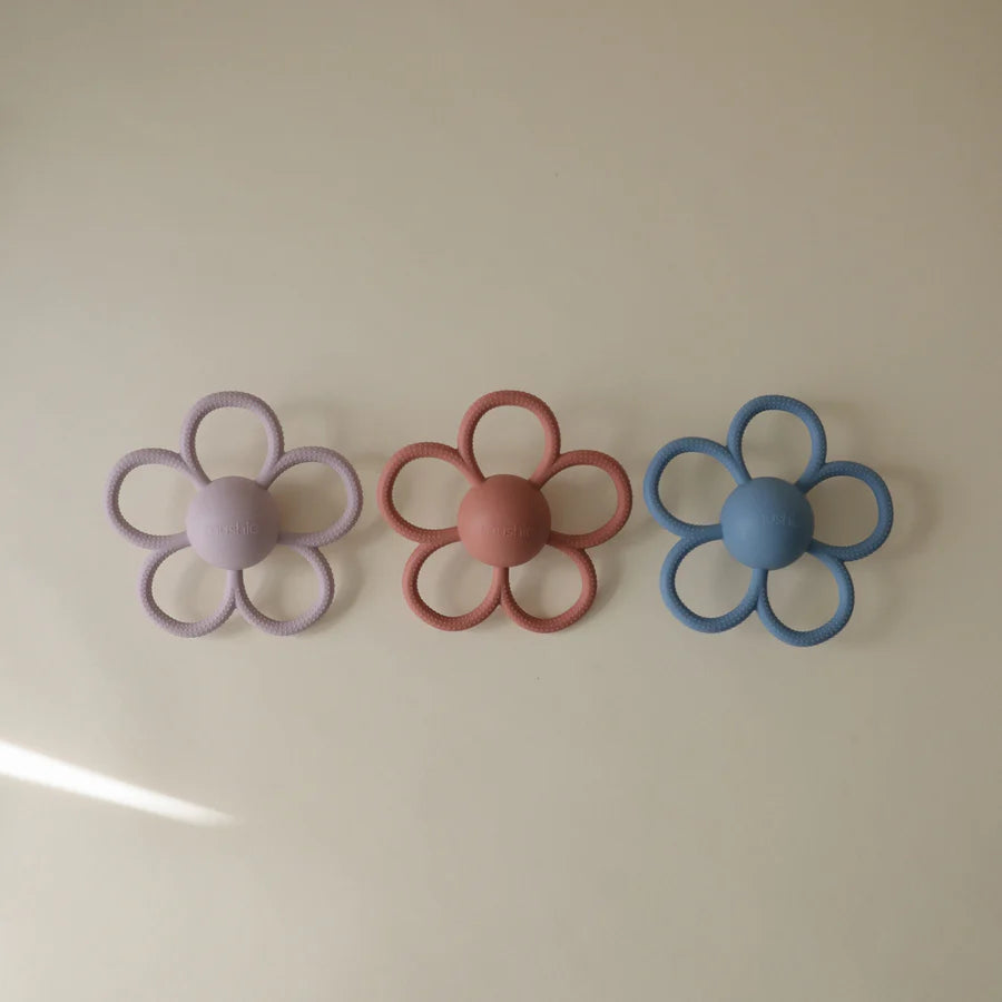 Mushie - Daisy Rattle Teether (Dusty Rose)