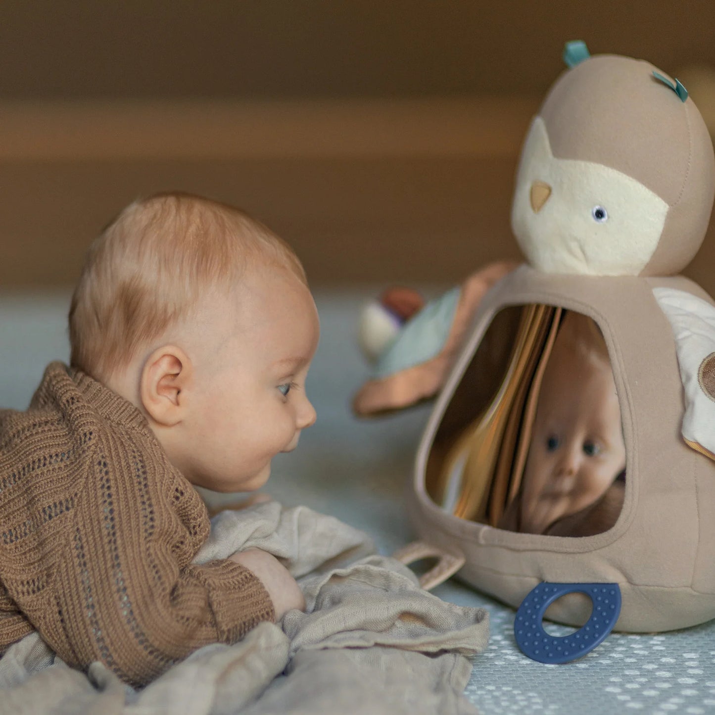 Sebra - Activity toy, Blinky the owl, maple beige