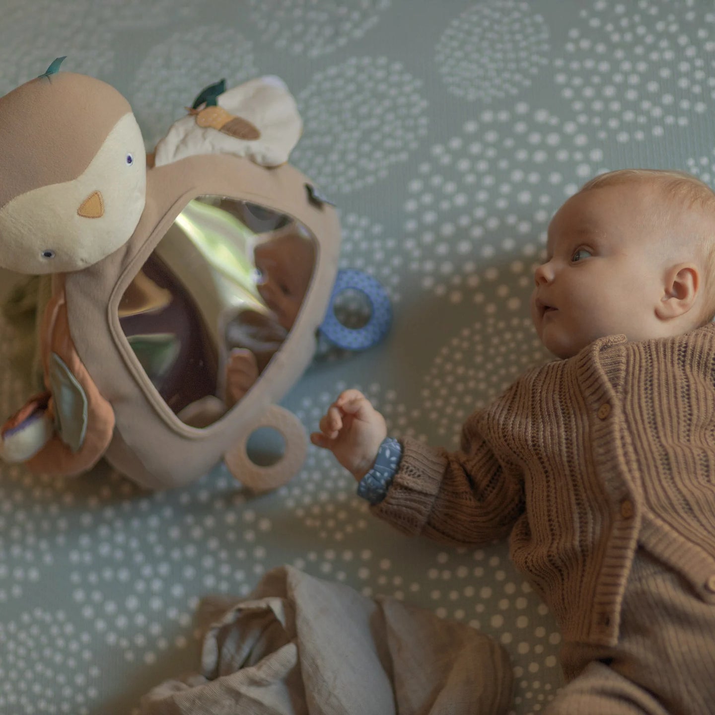 Sebra - Activity toy, Blinky the owl, maple beige