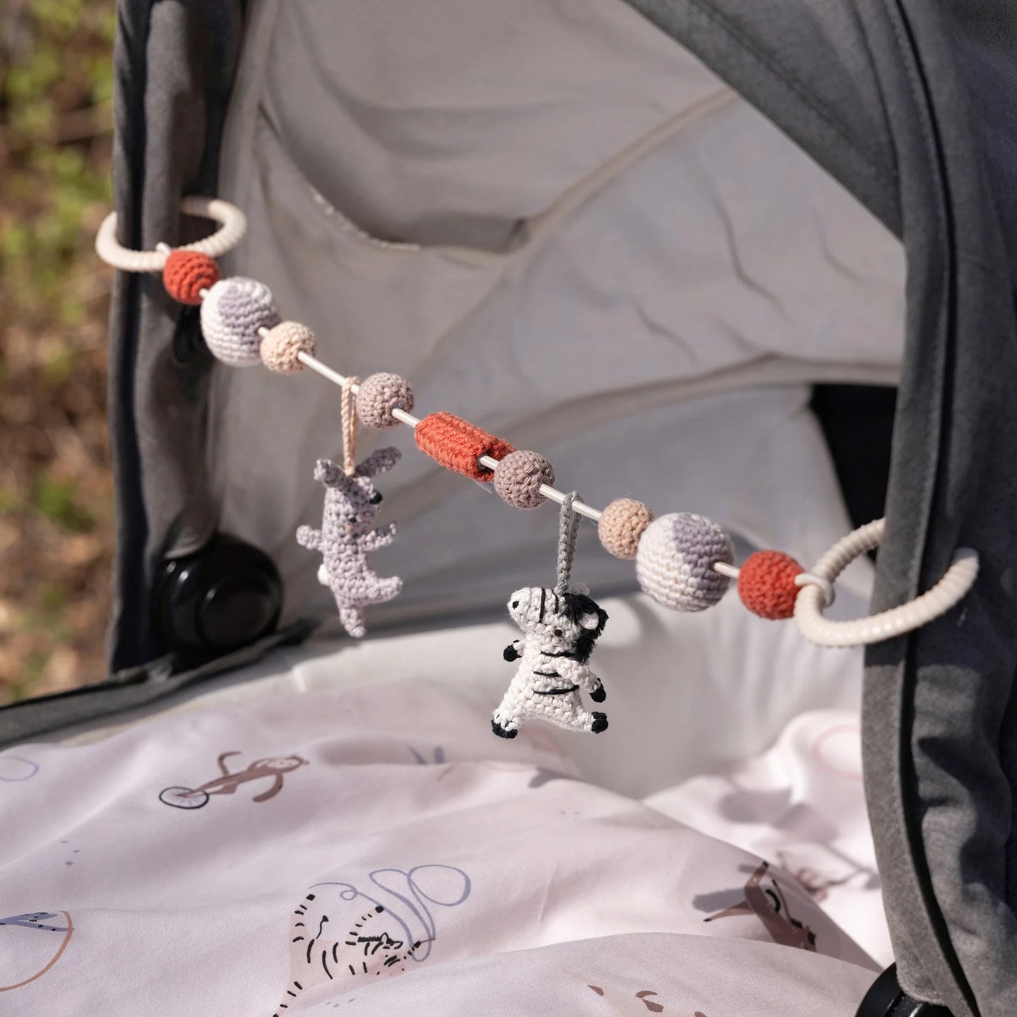 Sebra - Pram chain, crochet, Teeny Toes