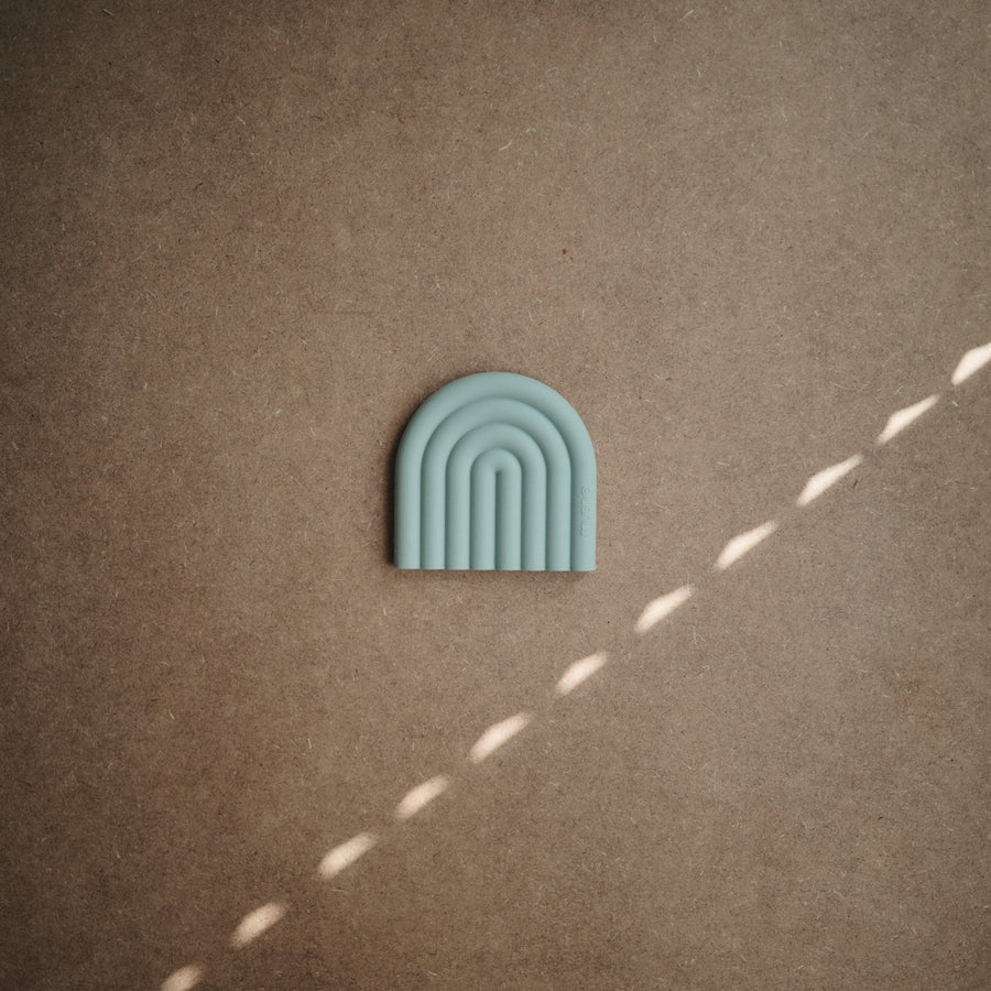Mushie - Teether Rainbow Cambridge Blue
