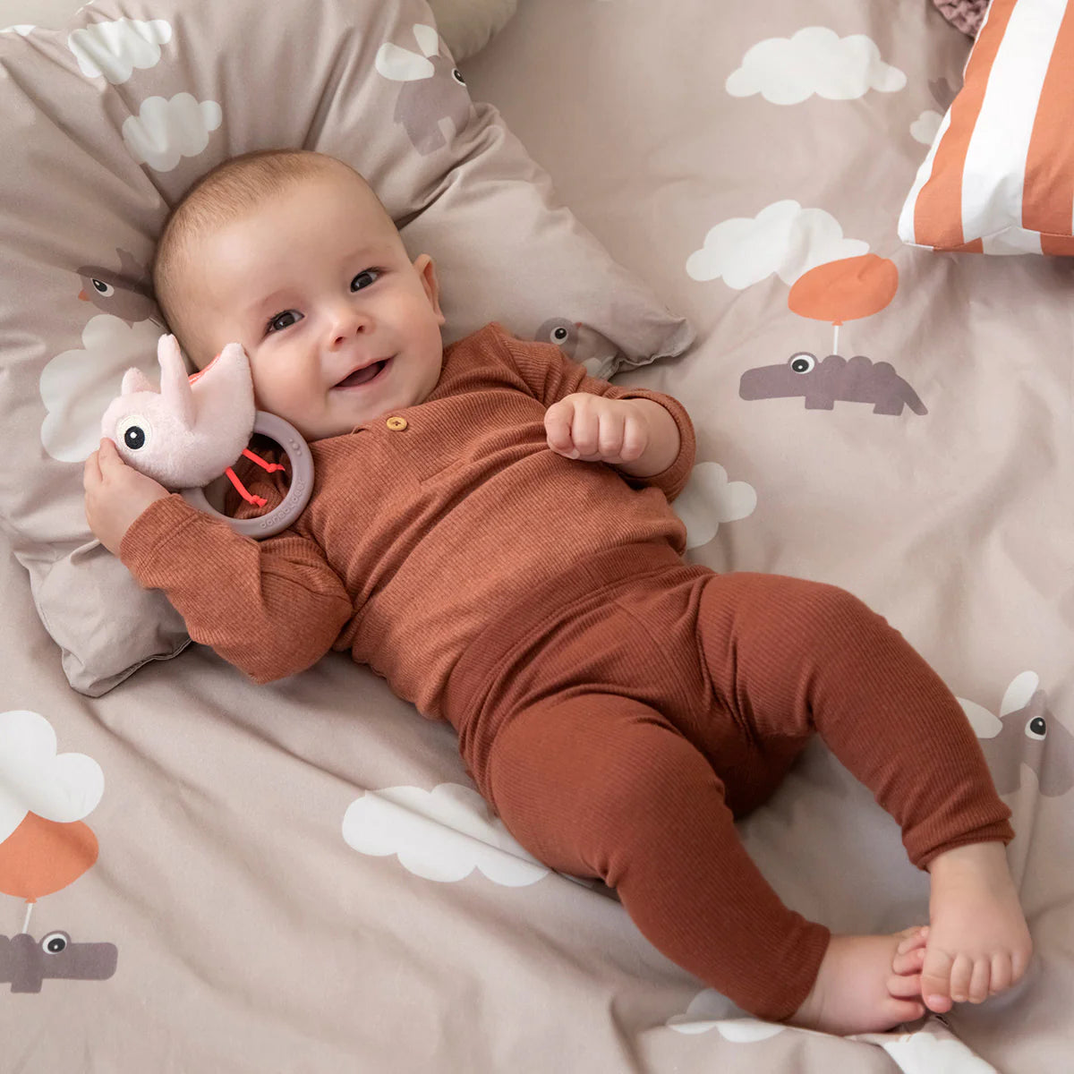 Done By Deer - Sensory Rattle W/Teether Birdee Powder