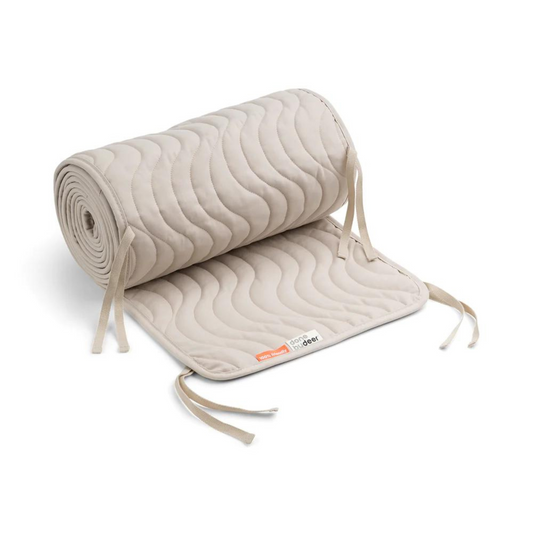 Done by Deer - Quilted bed bumper w/strings Waves Sand
