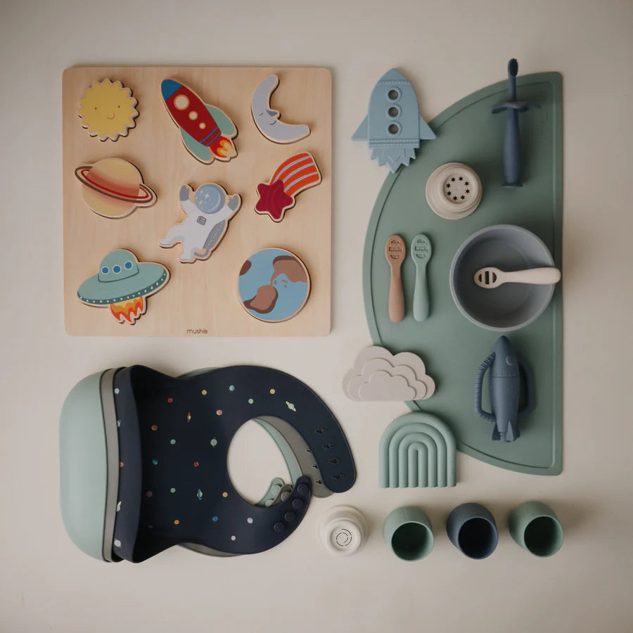 Mushie - Teether Rainbow Cambridge Blue